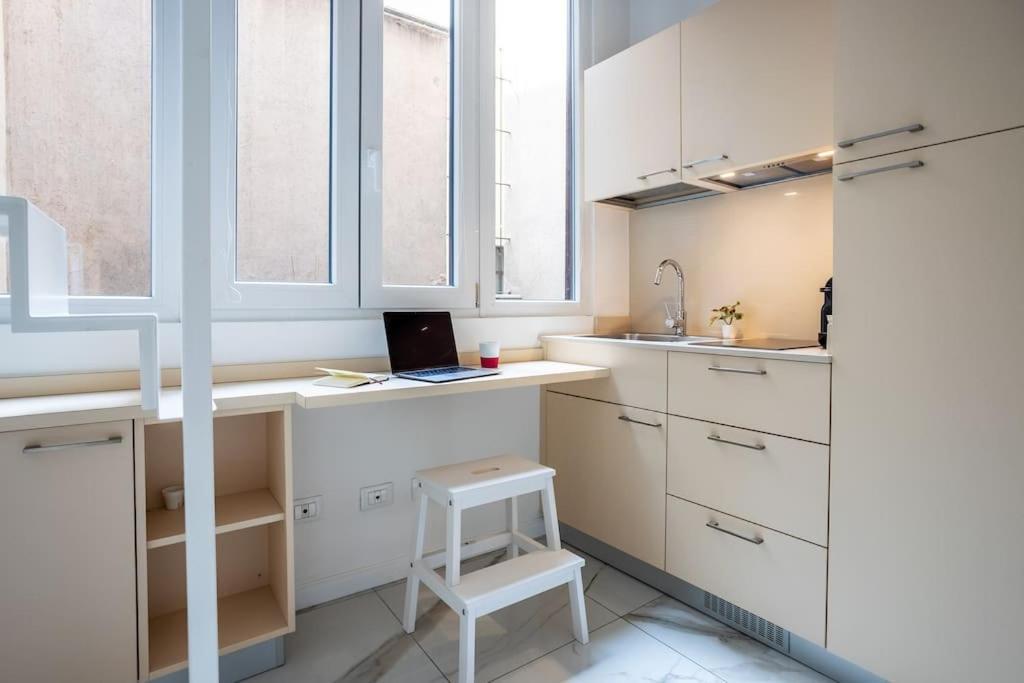 Duomo'S Nest - Central Mini-Apt Milan Luaran gambar